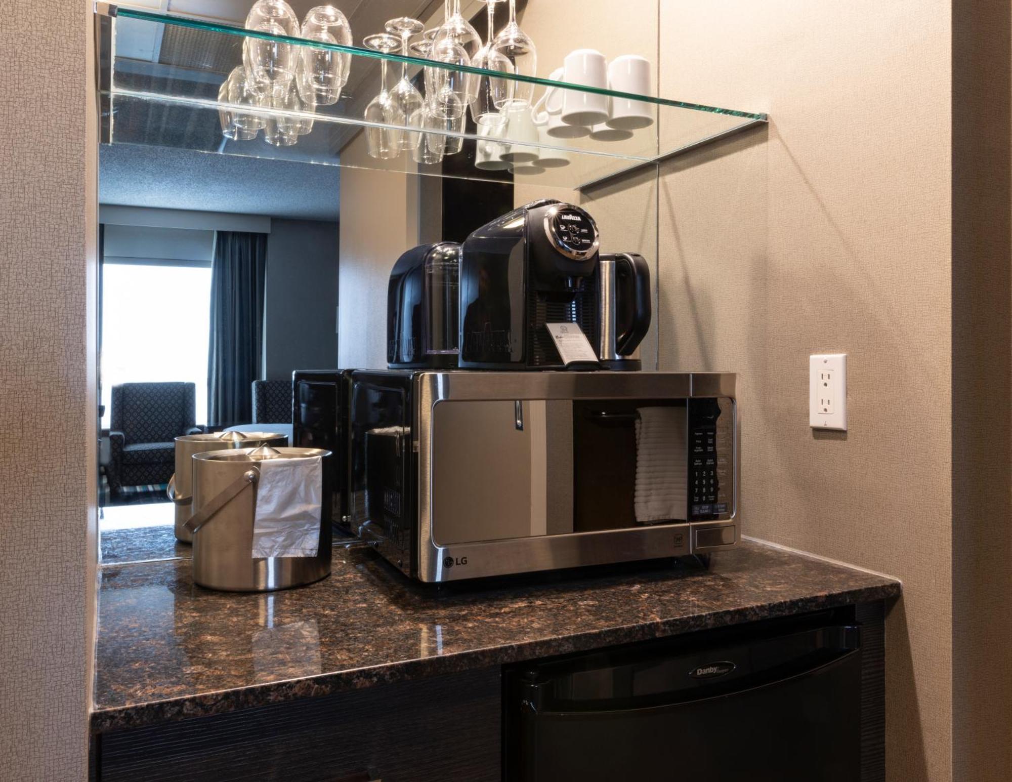 Hotel Blackfoot Calgary Extérieur photo