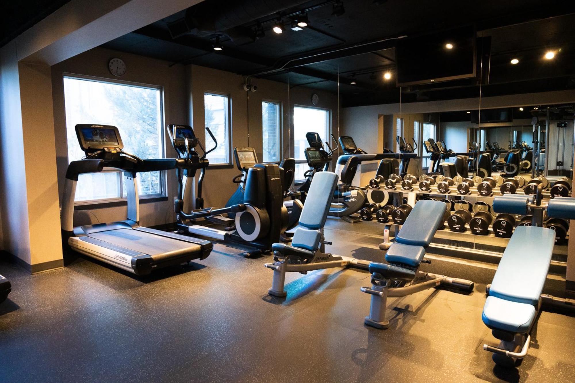 Hotel Blackfoot Calgary Extérieur photo