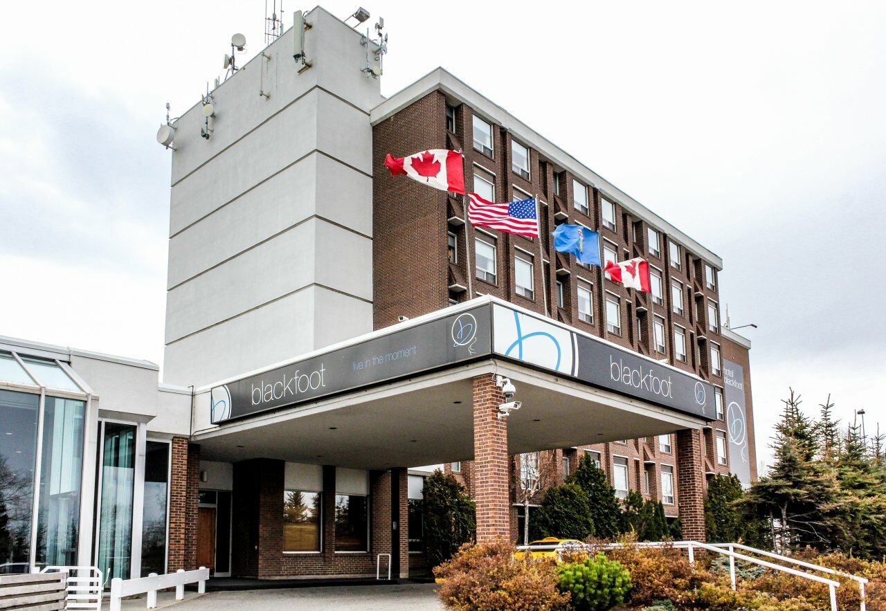 Hotel Blackfoot Calgary Extérieur photo